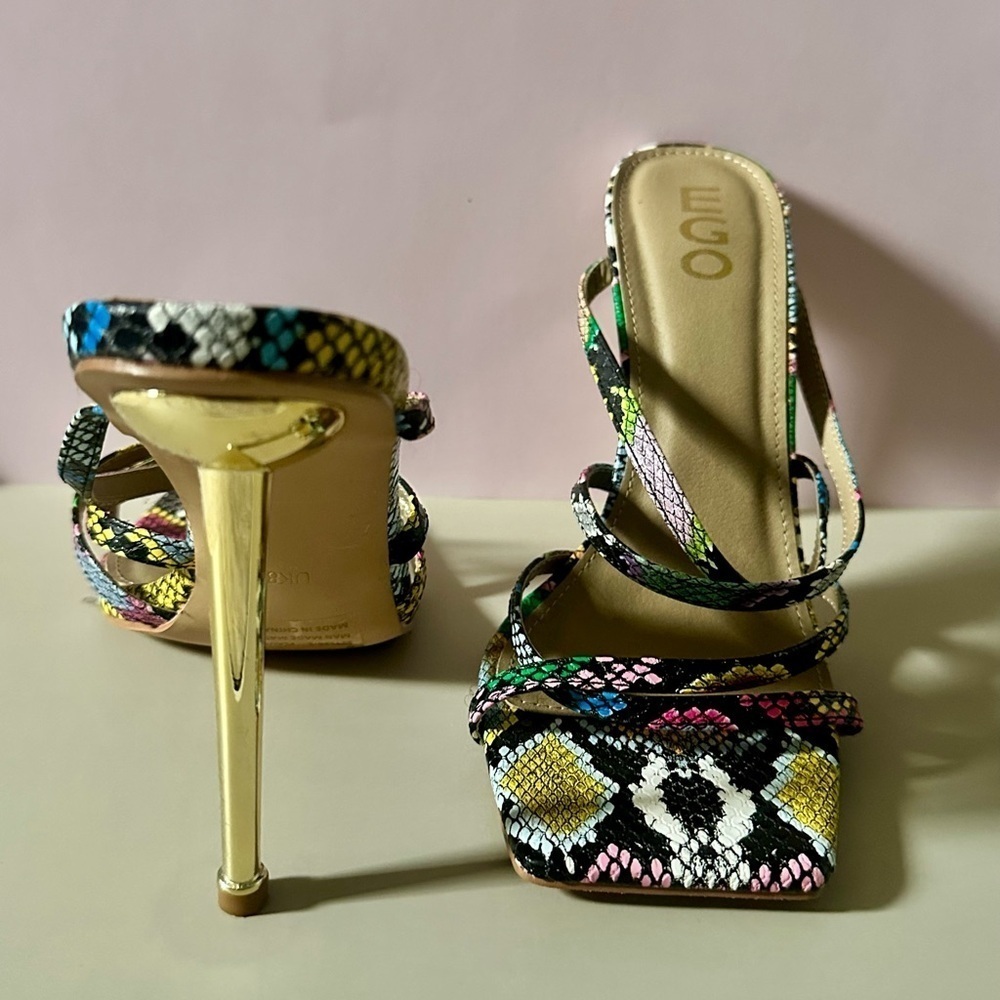 Black and Pink Heeled Sandals with Strappy Design